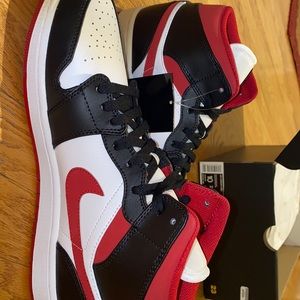 Air Jordan 1 Mid ‘Black Gym Red’ SIZE 10